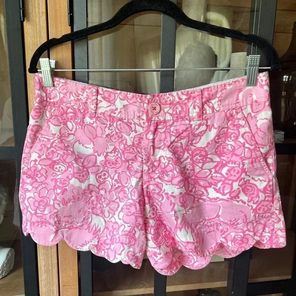 Lilly Pulitzer she's a fox buttercup shorts scalloped chinos Barbie pink print - Picture 2 of 9